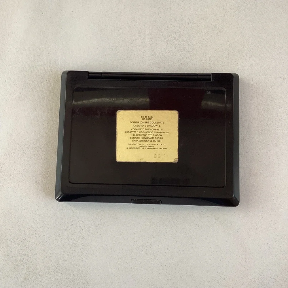 Cle de Peau Discontinued 6 Eye Shadows Accessory Compact Case